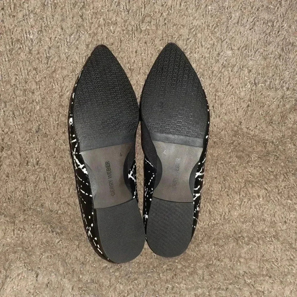 GERRY WEBER-Ebru-Black/White Paint Embossed D'Orsay Flats-Size 4UK-7US-Near Mint - Picture 6 of 6
